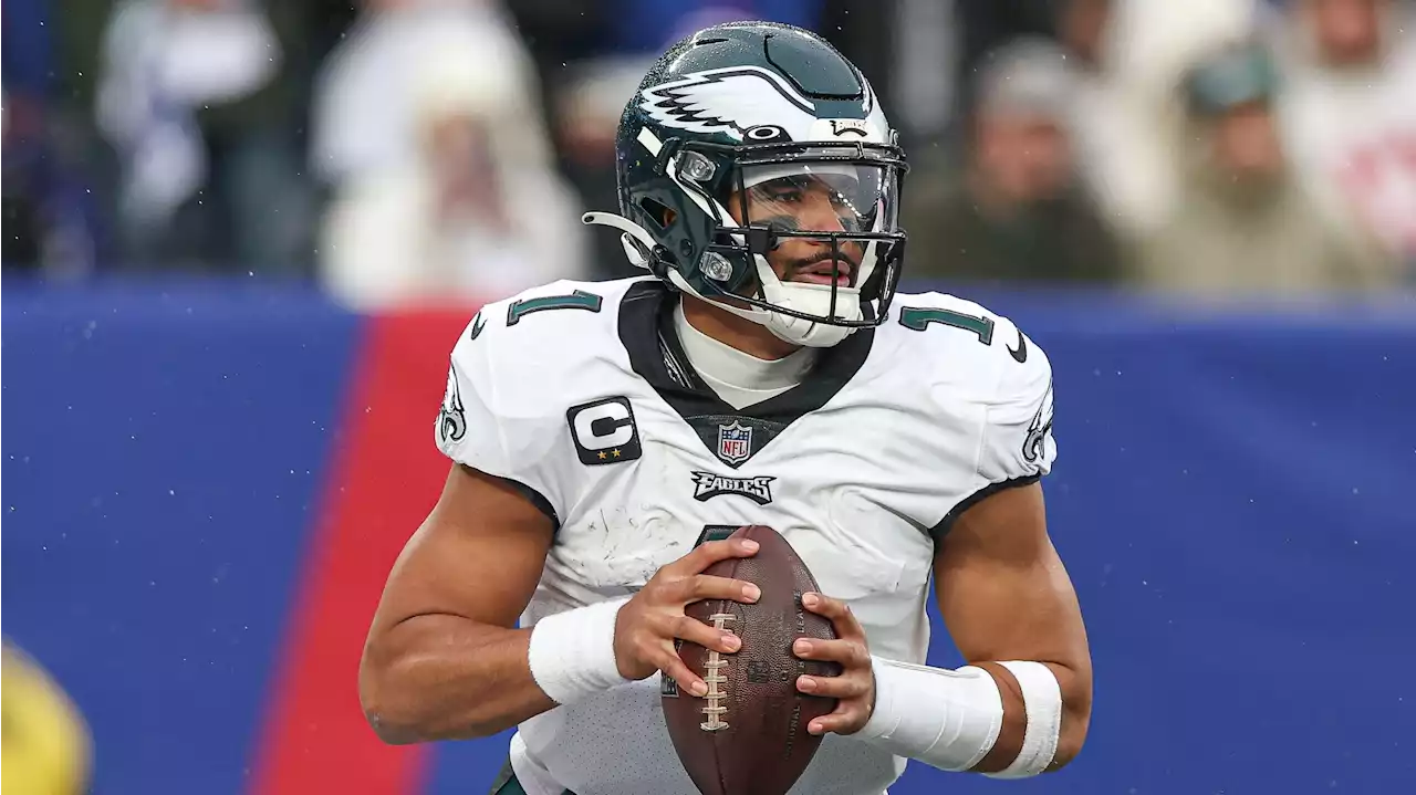 Eagles' Jalen Hurts Suffers Shoulder Sprain, in Doubt for Cowboys Game