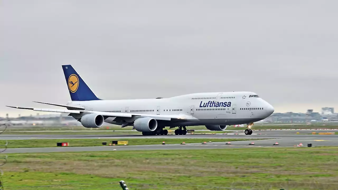 Lufthansa-Vorstand erhält Millionen-Bonus für 2021