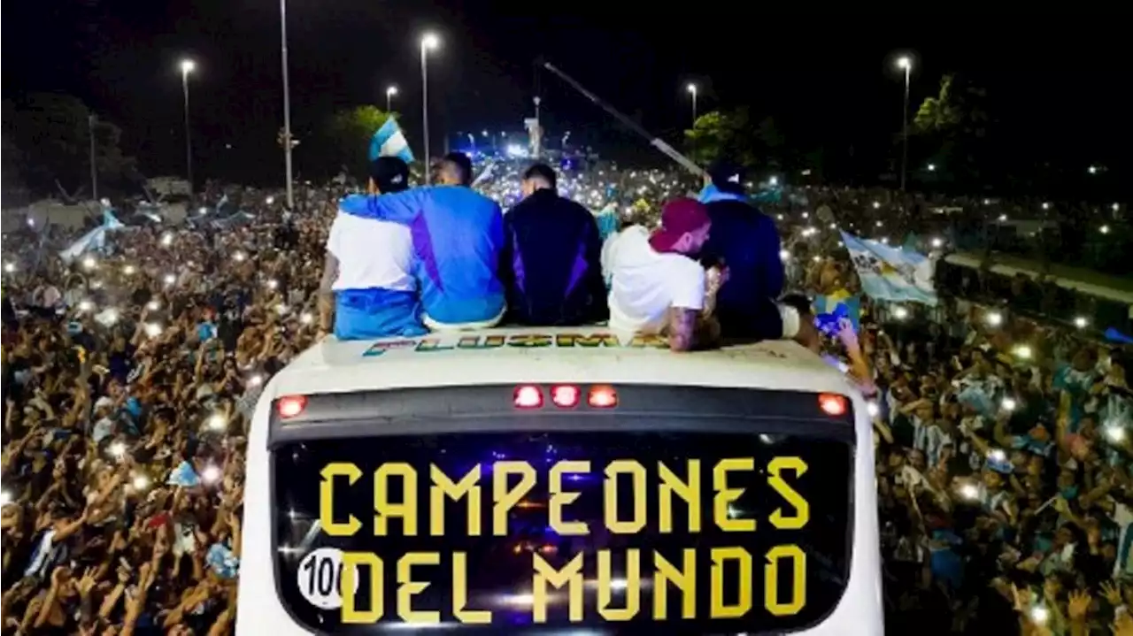 FOTOS | Recibimiento multitudinario a la Selección campeona del Mundo en Ezeiza