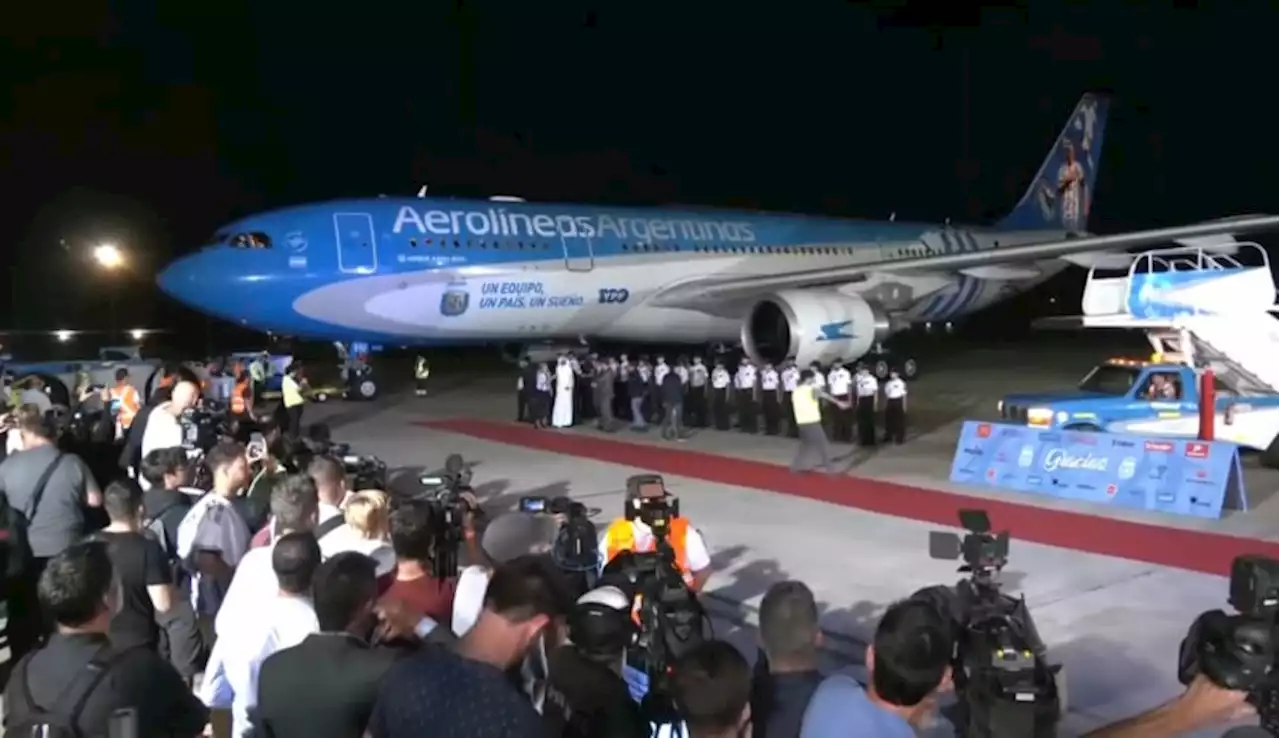 Em casa! Avião com seleção da Argentina chega a Buenos Aires