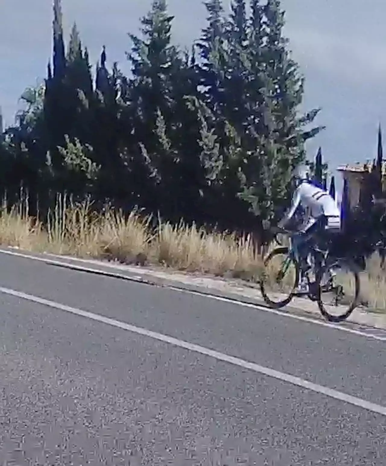 Is that Cav on a Wilier? British champion ‘spotted’ in Spain riding Astana-liveried bike; Motorist says contraflow cycleway “won’t work in real world” – because cars might be scratched + more on the live blog