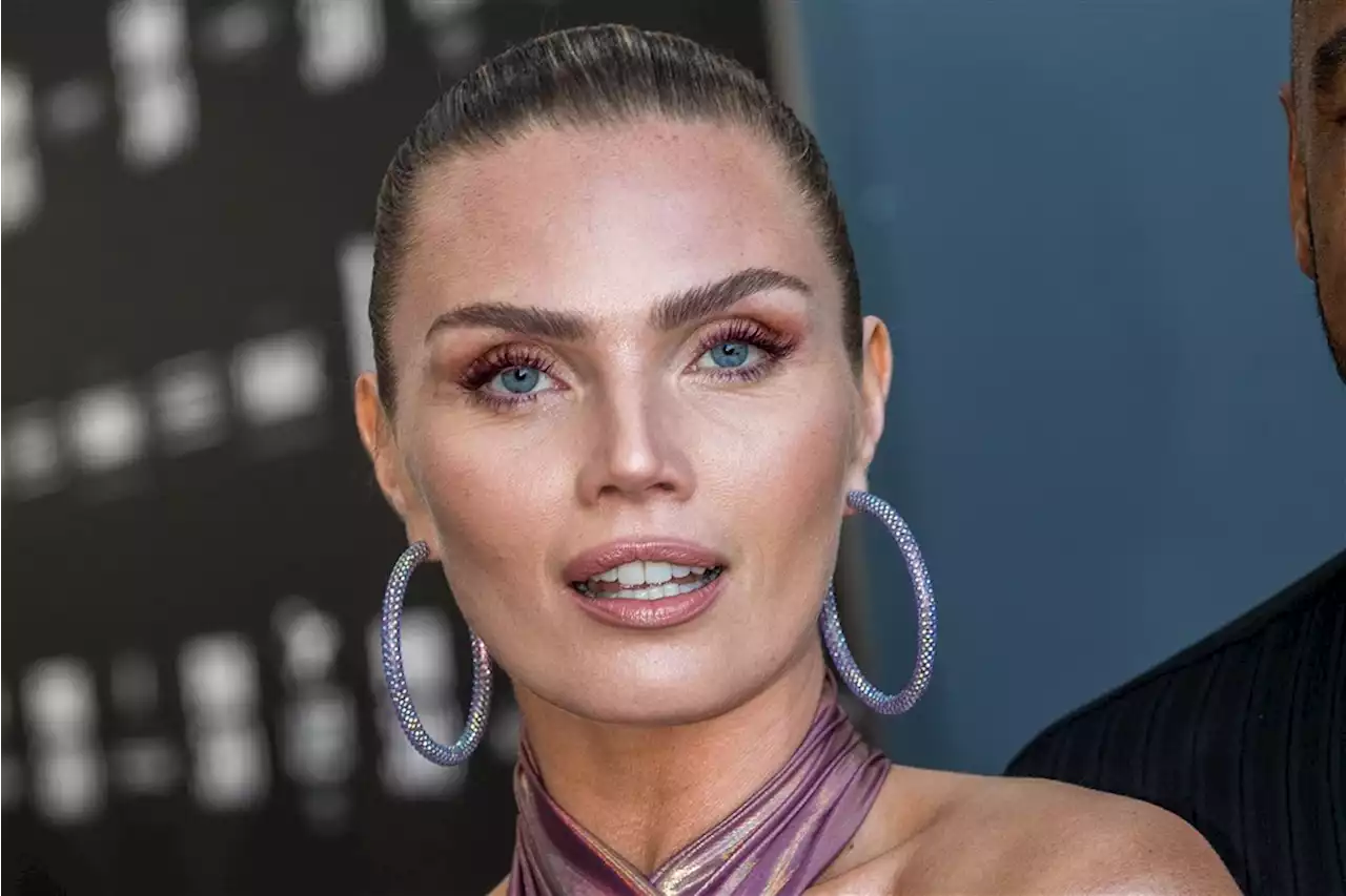 Kim Feenstra not amused: vrouw door beveiliging weggestuurd bij Glazen Huis