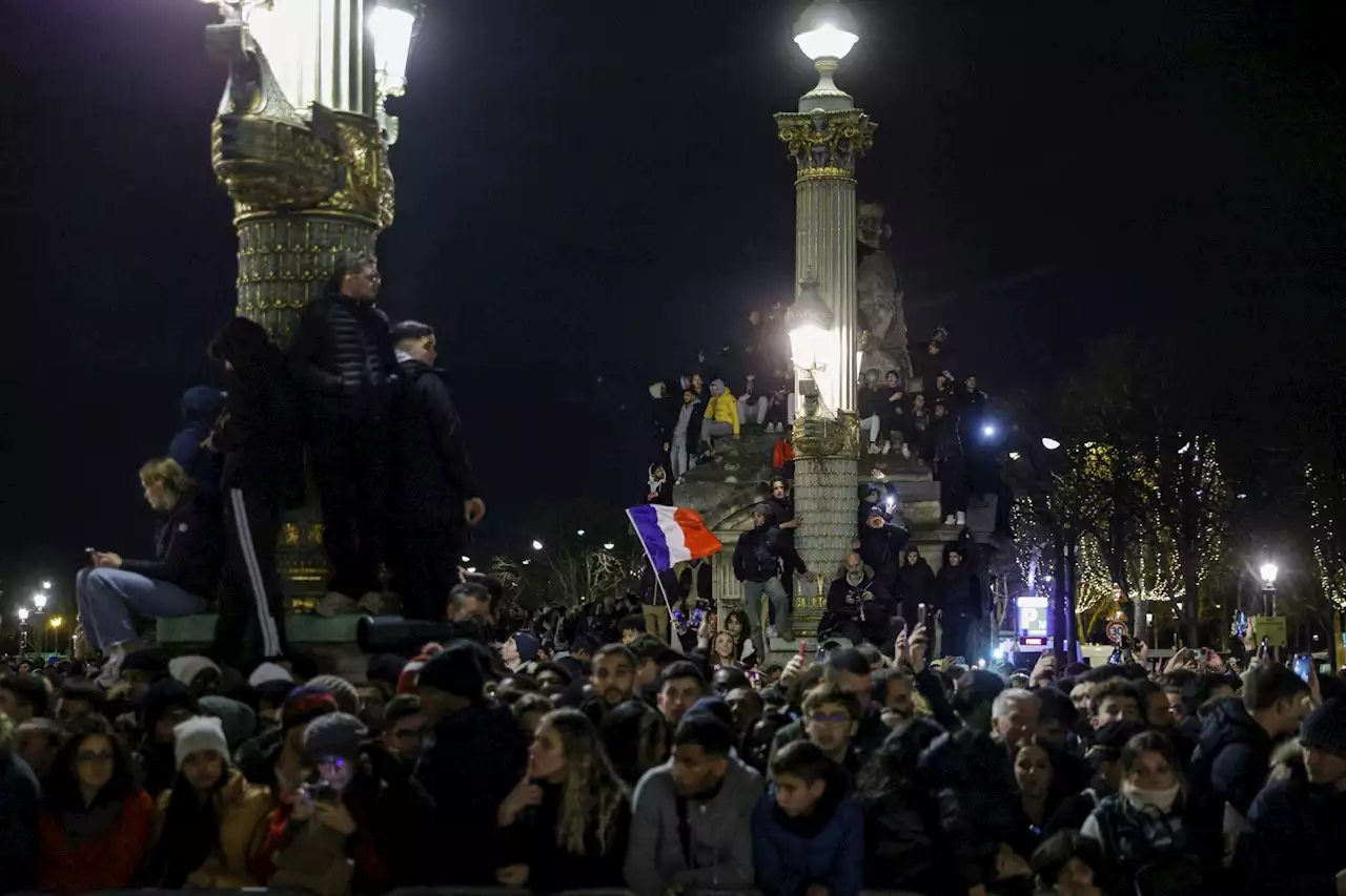 EN DIRECT - Les joueurs de l'équipe de France sont arrivés place de la Concorde