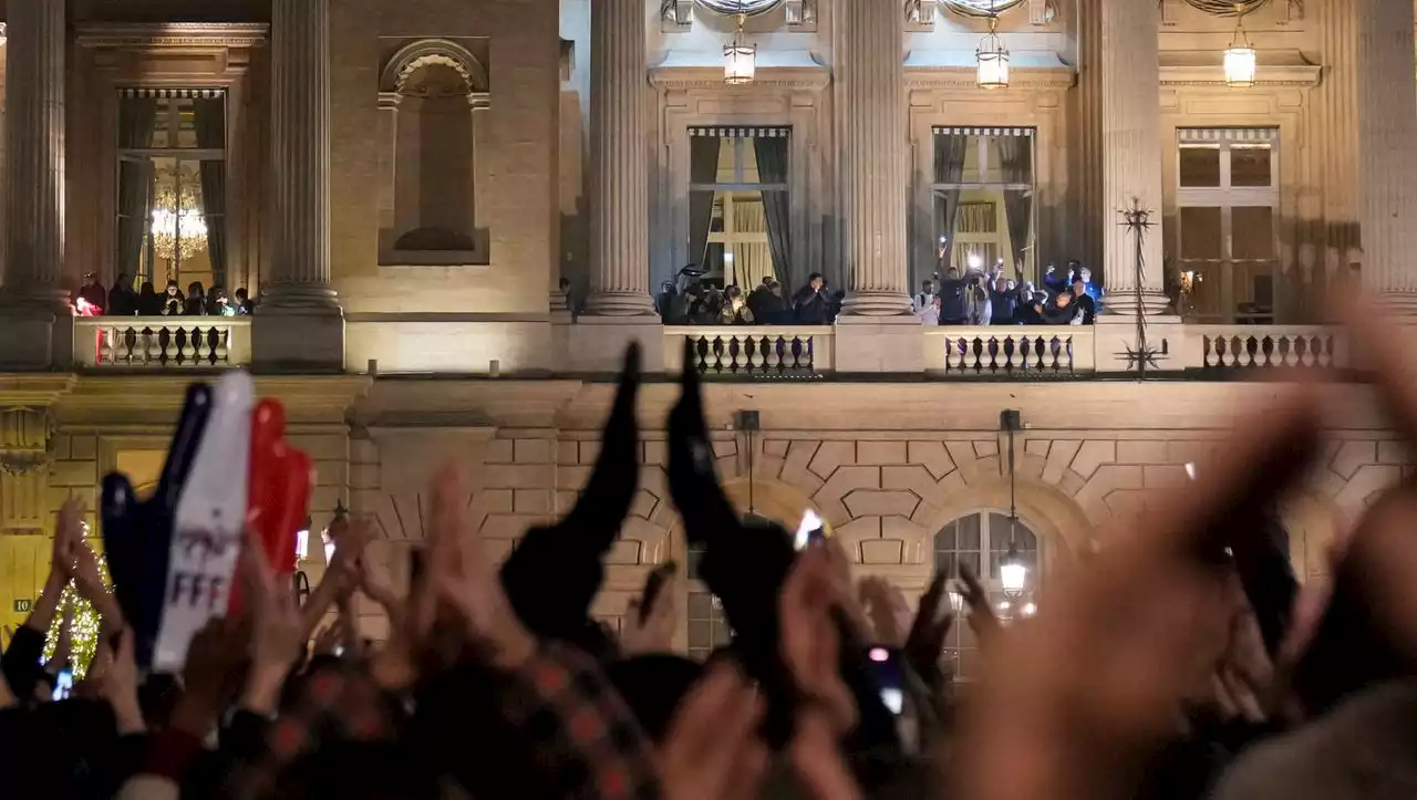 Frankreich: Tausende Fans feiern Nationalelf in Paris nach verlorenem WM-Finale