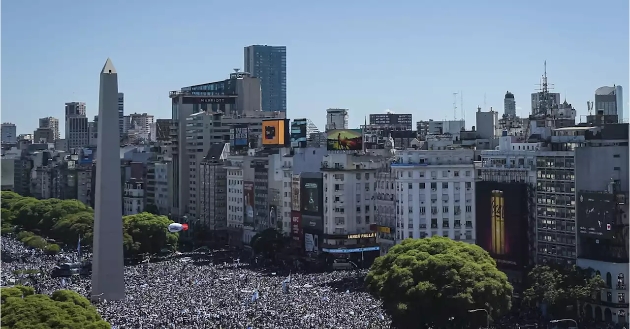 Argentina in festa per il Mondiale: i campioni sfilano a Buenos Aires