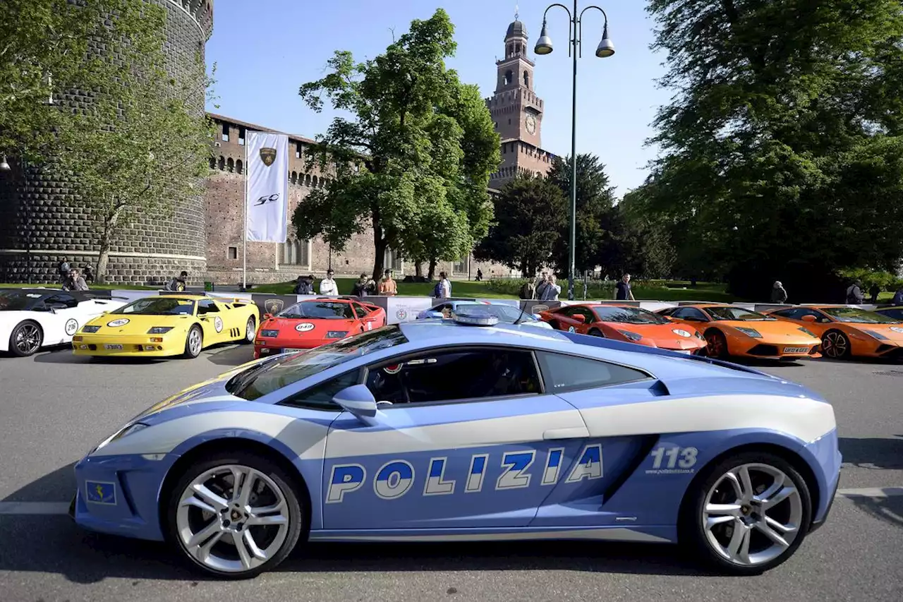 En Italie, la police traverse le pays en Lamborghini pour livrer deux reins