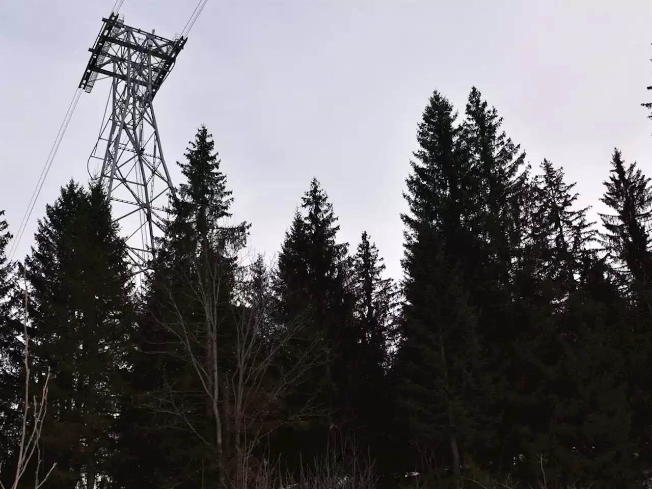 Tödlicher Unfall in Laax – 17-jähriger Lehrling stürzt bei Arbeiten an Luftseilbahn in die Tiefe