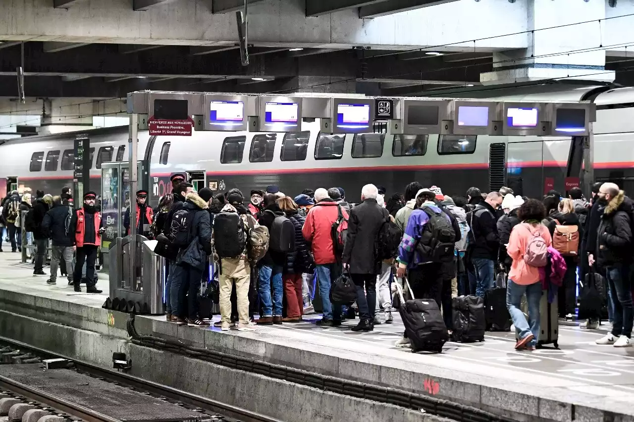 Grève à la SNCF : deux TGV sur cinq supprimés pour le week-end de Noël