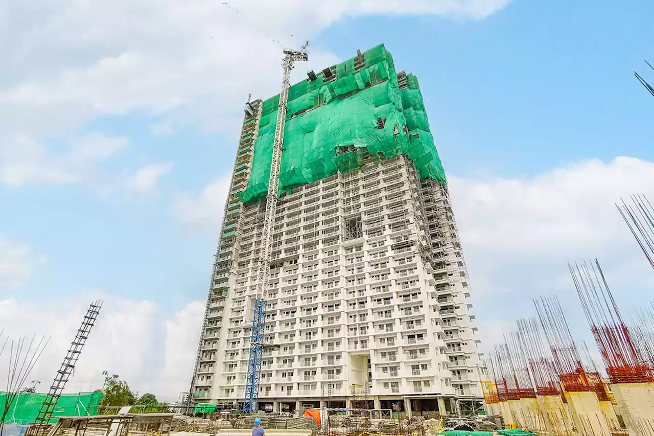 Robinsons Land, DMCI Homes top off building in Las Piñas - BusinessWorld Online