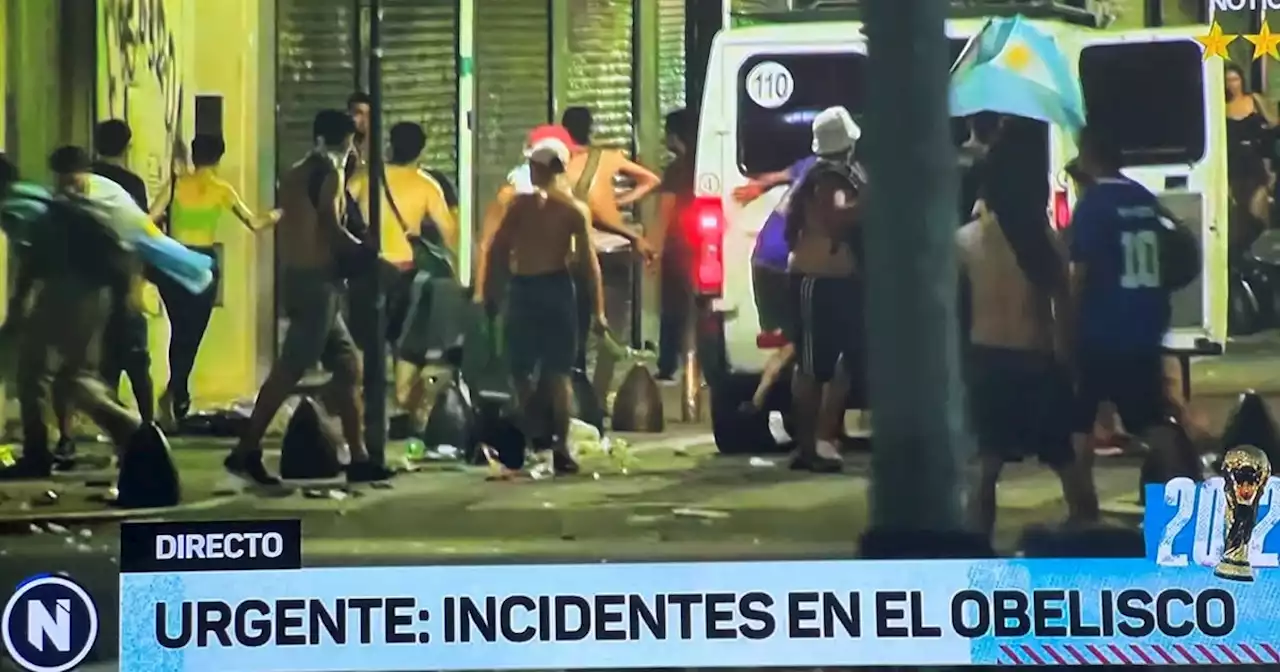 Incidentes en el Obelisco entre hinchas y la Policía