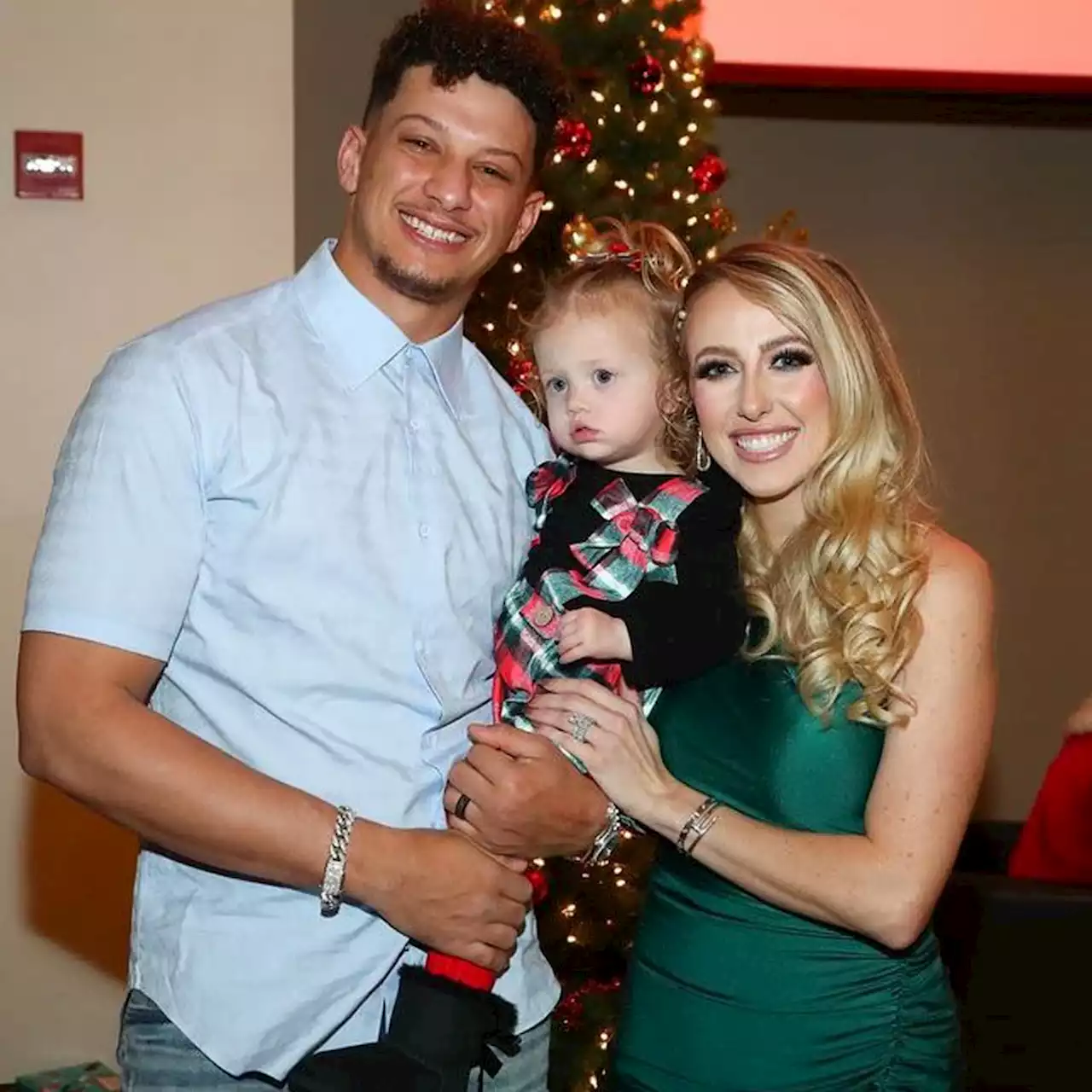 See Brittany and Patrick Mahomes' Daughter Sterling Meet Santa in Holiday Family Photo - E! Online