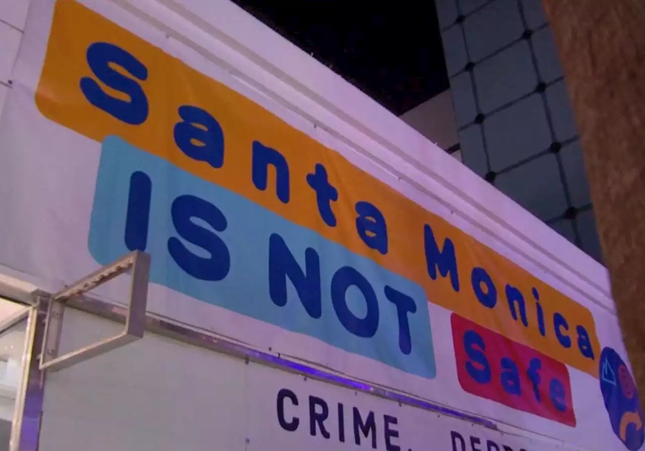 Santa Monica property owners post sign in shopping area saying city 'is not safe' due to crime, homelessness