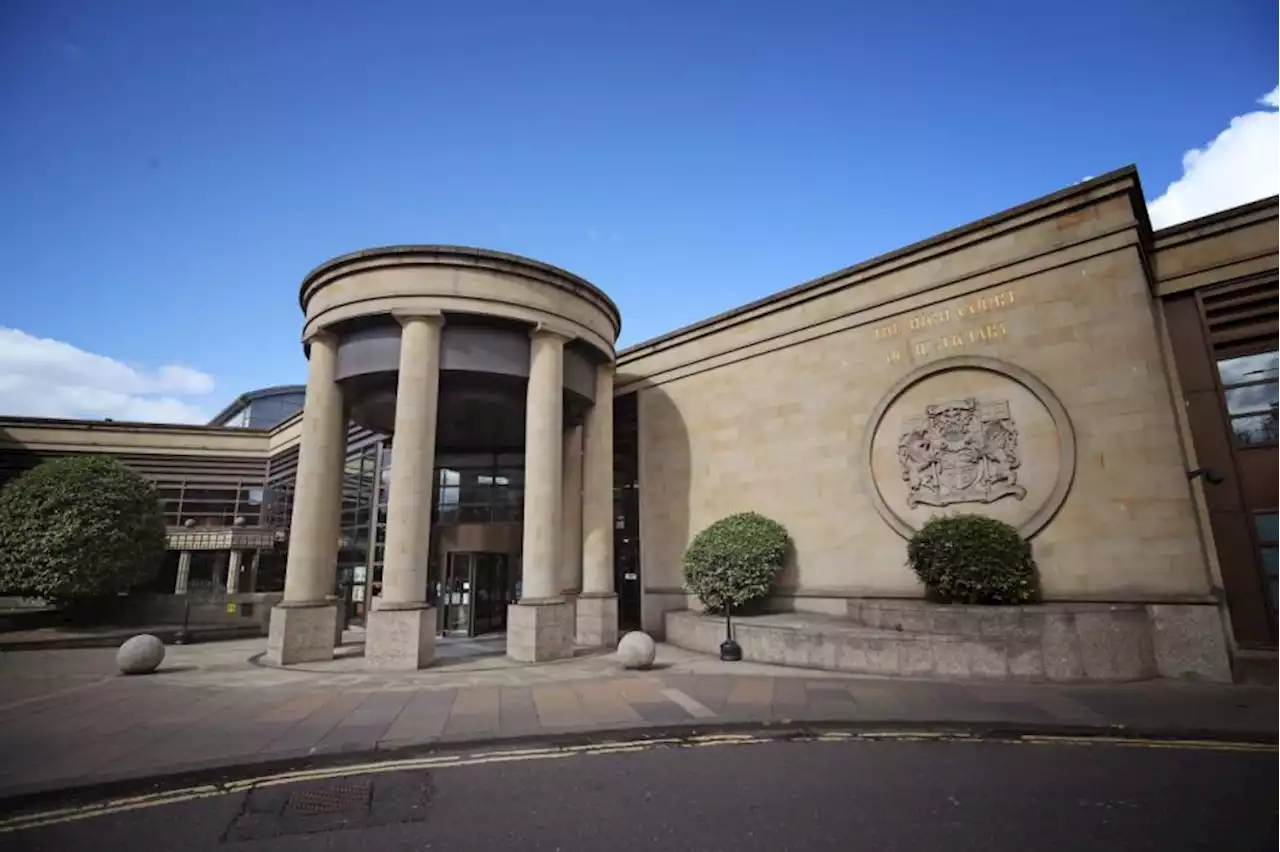 Two men STABBED in Tollcross pub rammy as drinkers tackle knifeman