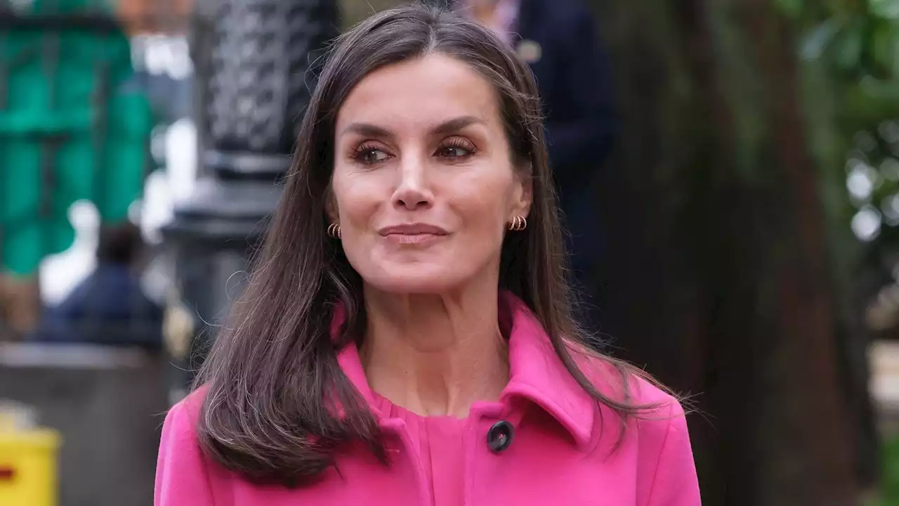 Letizia d'Espagne succombe à la tendance barbiecore et en met plein les yeux en total look fuchsia - Grazia