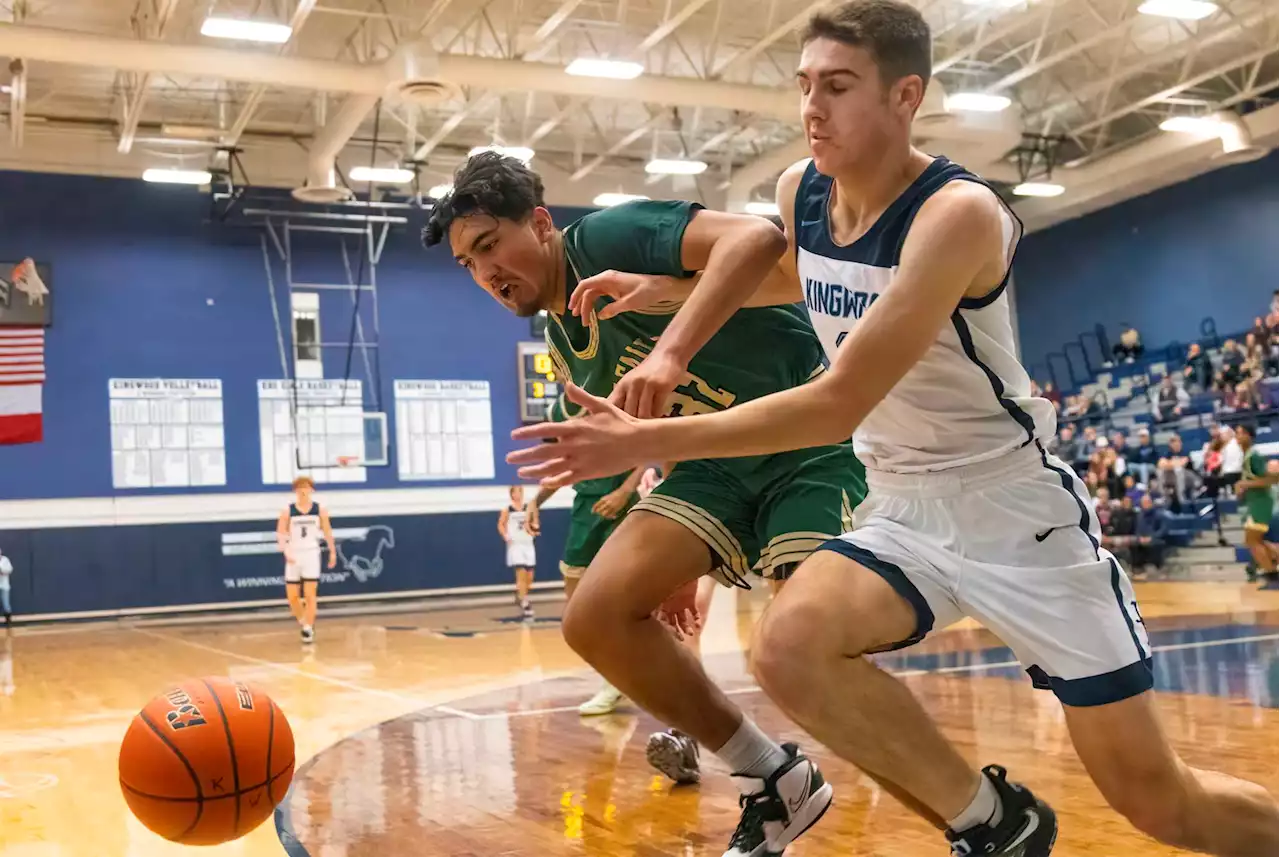 Cypress Falls boys ride dominant second half to win over Kingwood