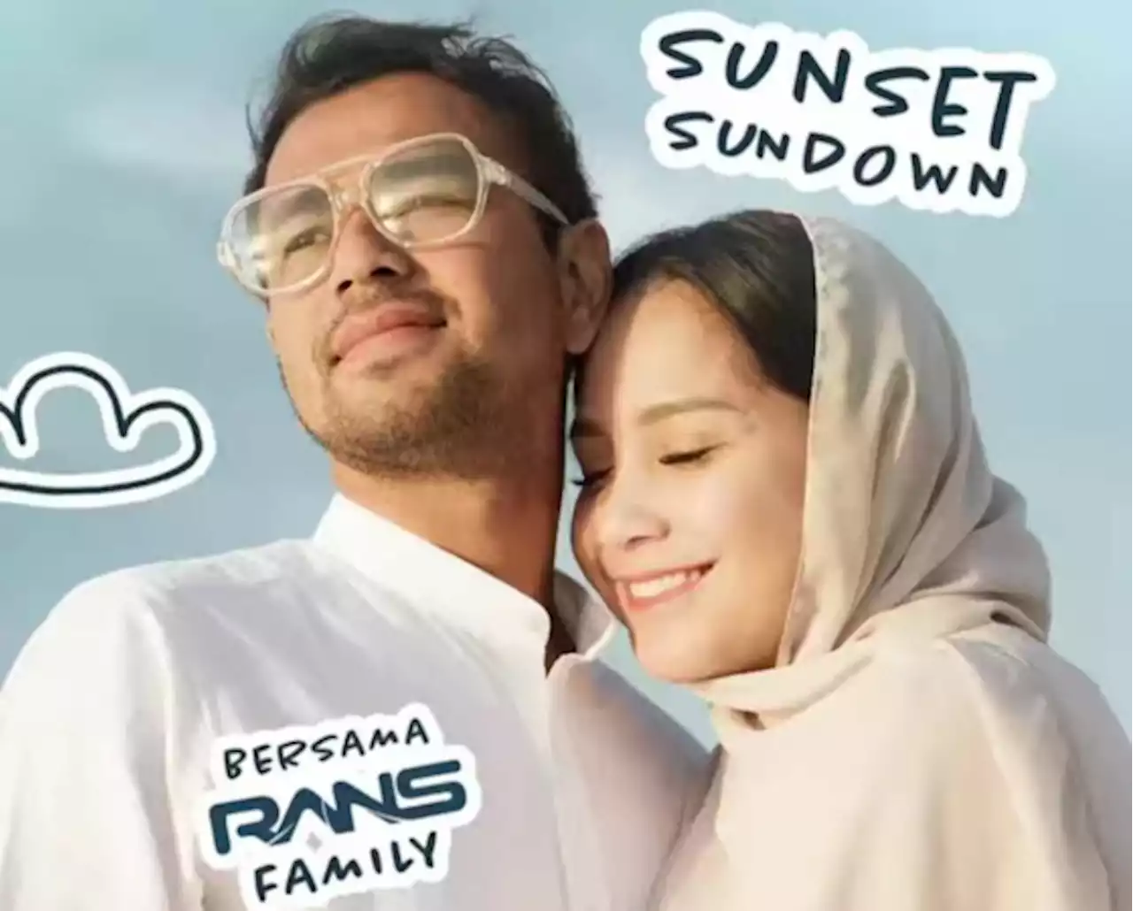 Raffi dan Nagita Pulang Kampung, Ajak Warga Nikmati Sunset di Marawa Beach Club