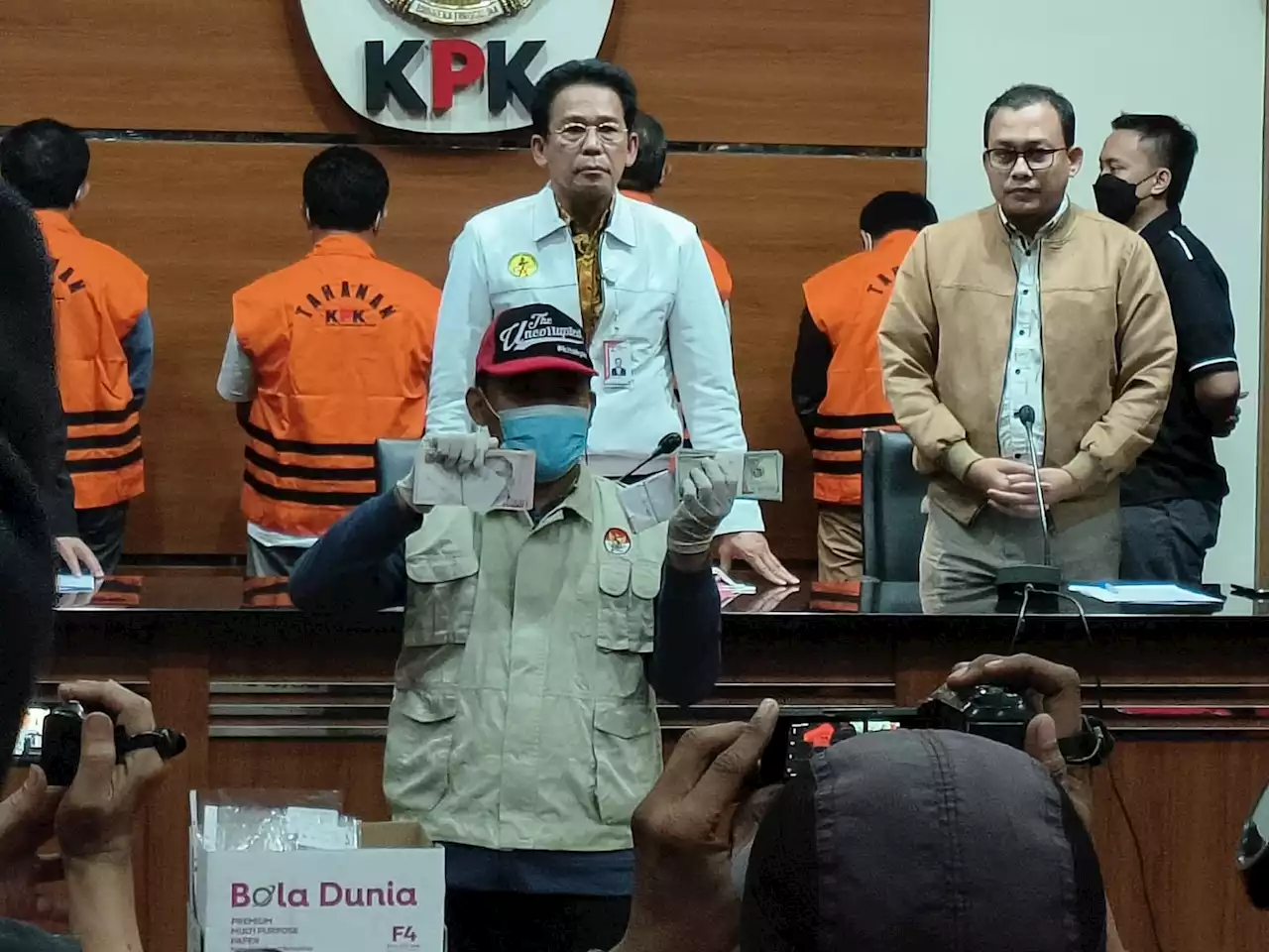 KPK Temukan Berbagai Bukti Penting Setelah Geledah Sejumlah Ruangan Fraksi yang Terhormat