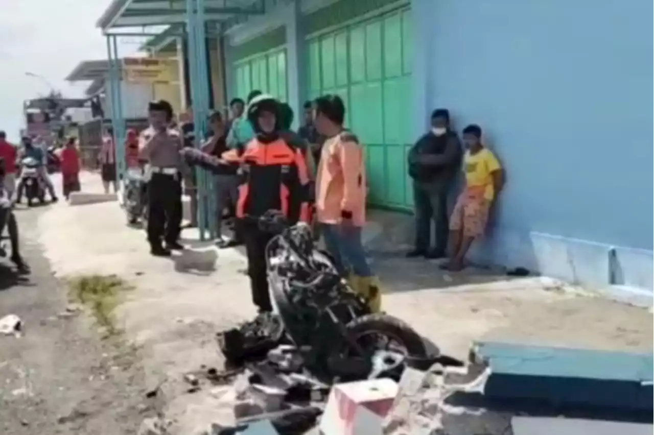 Mobil Dinas Polisi Hantam Sepeda Motor di Jombang, Satu Guru Tewas