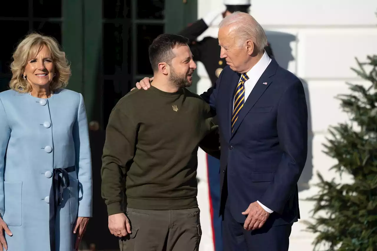 Guerre en Ukraine : Biden promet à Zelensky de « renforcer » son soutien