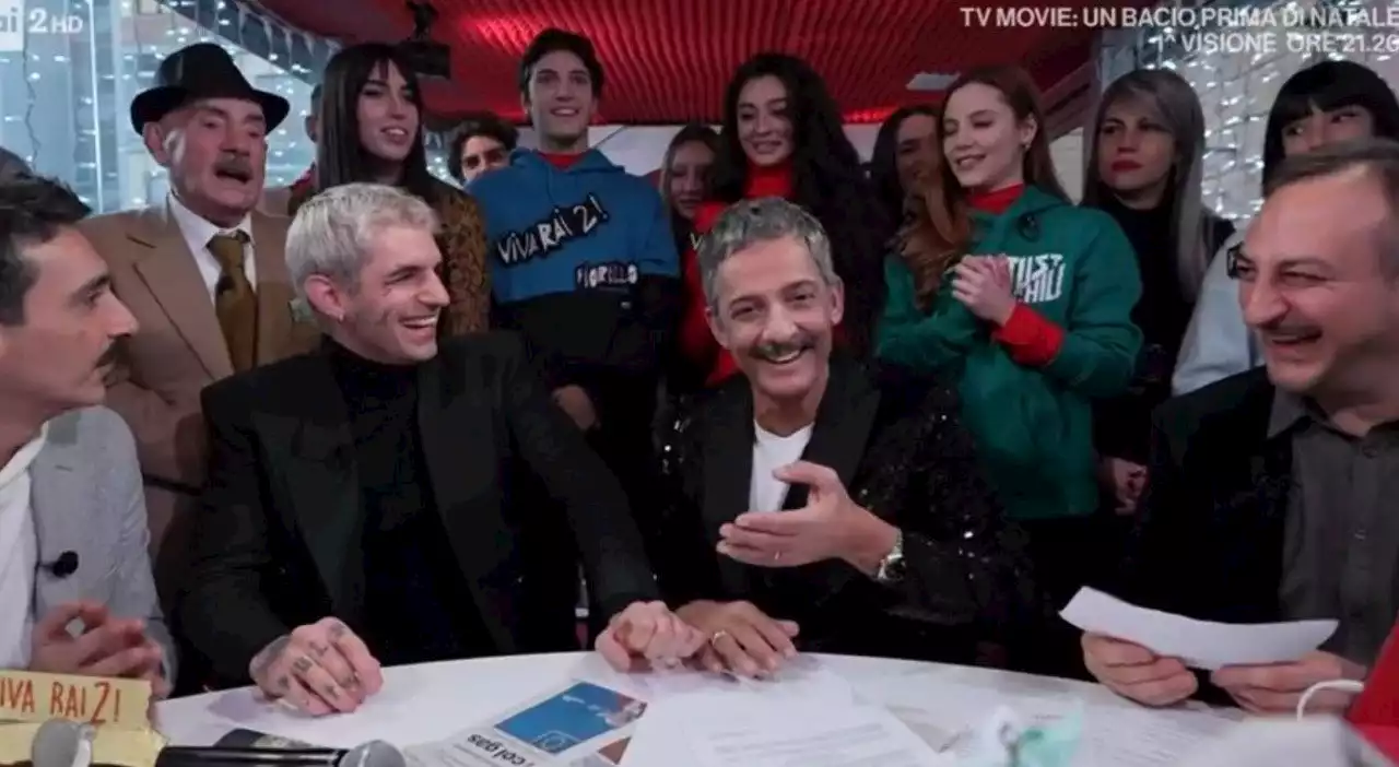 Sanremo 2023, Fiorello svela il retroscena su Madame. E a Viva Rai 2 arriva (e canta) Achille Lauro