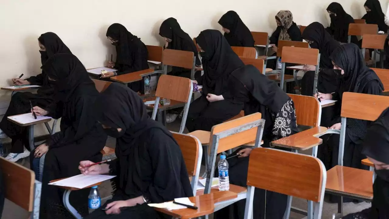 En Afghanistan, les femmes bannies aussi des universités