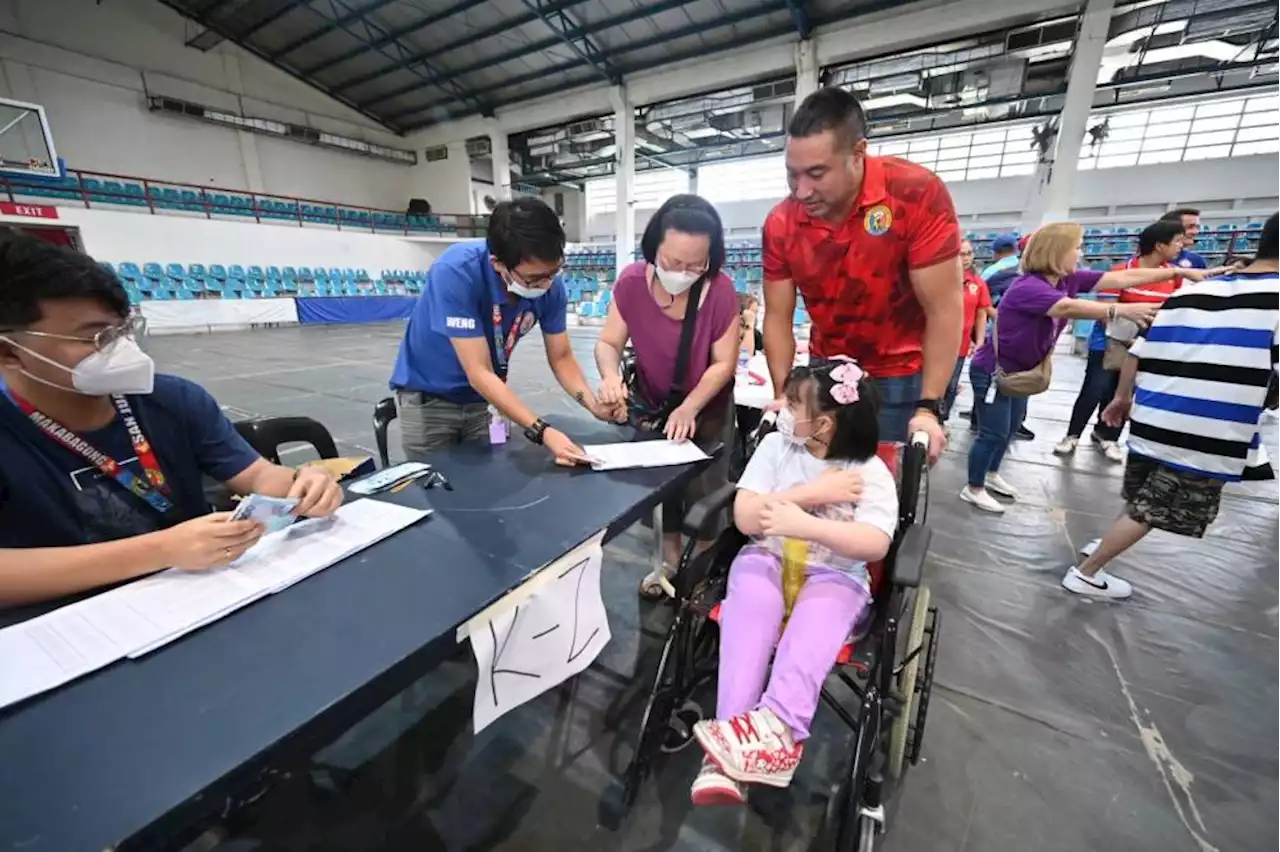 San Juan LGU distributes educational assistance to PWD students