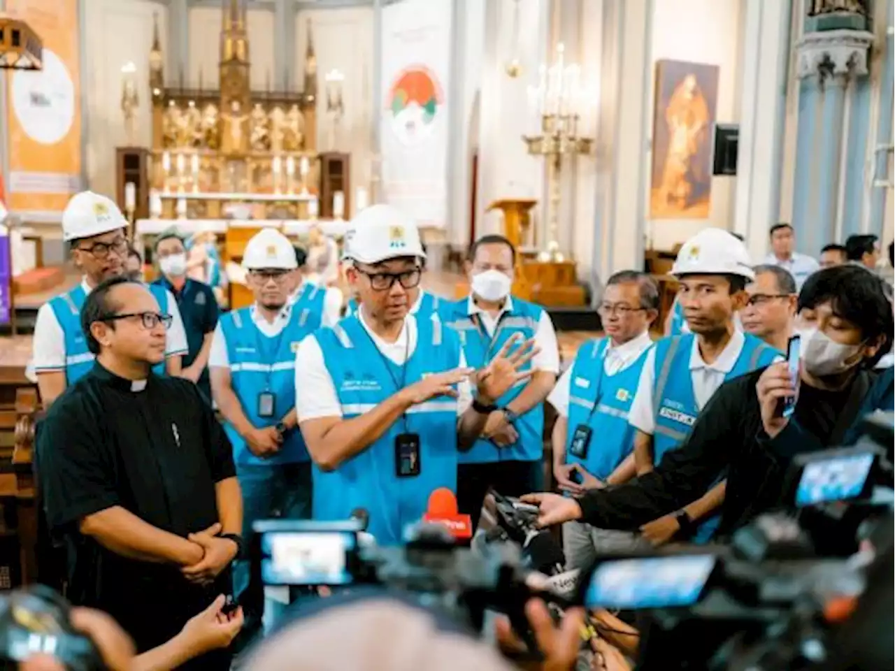 Dirut PLN Tinjau Pasokan Listrik Nataru di Gereja Katedral Jakarta