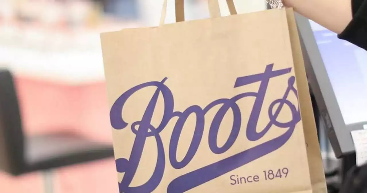 Martin Lewis says Boots shoppers who buy £140 item get £433 of Christmas gifts