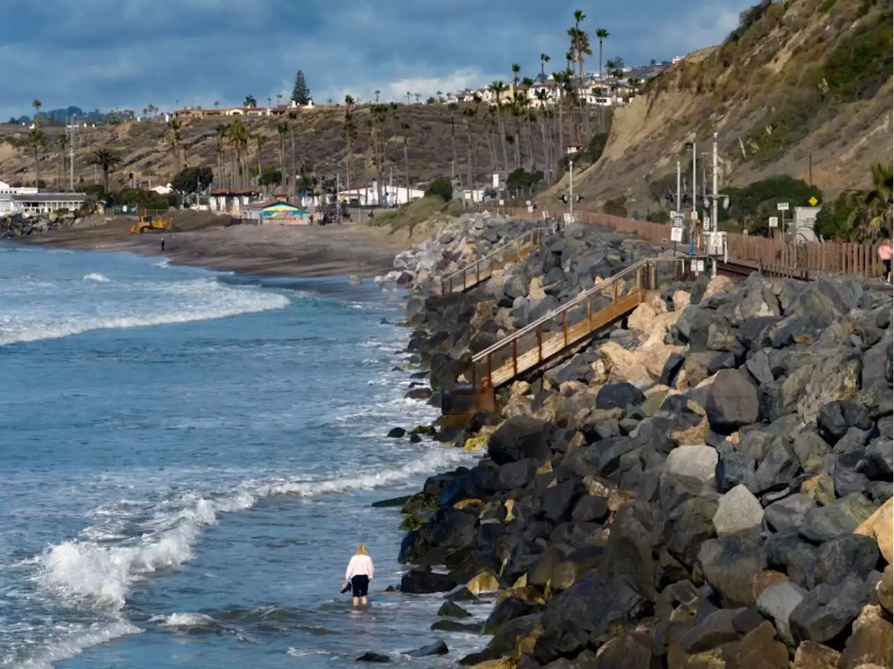 Scientists, lawmakers meet to discuss to Southern California’s eroding beaches