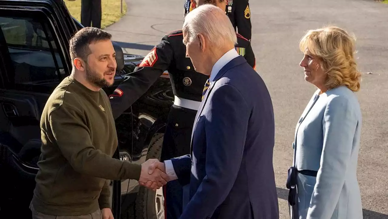 Joe Biden face à Volodymyr Zelensky : 'Les Ukrainiens continuent d’impressionner le monde'