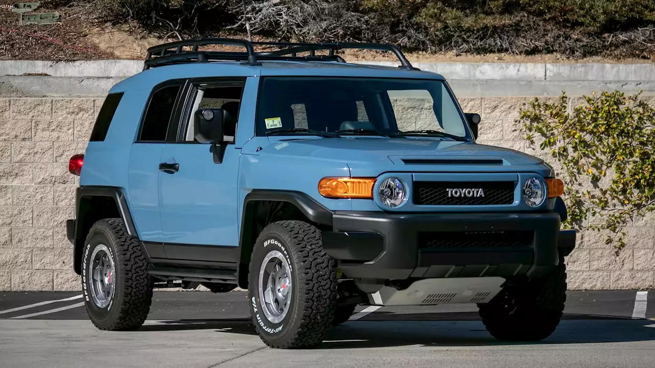 2014 Toyota FJ Cruiser With Ridiculously Low Mileage Heading to Auction