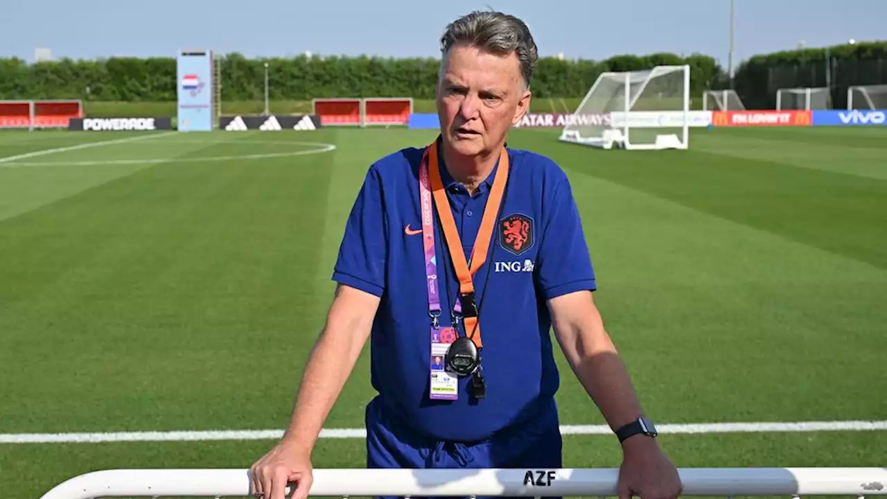 Van Gaal laat van zich horen: 'Ben met pensioen, maar als Portugal belt luister ik'