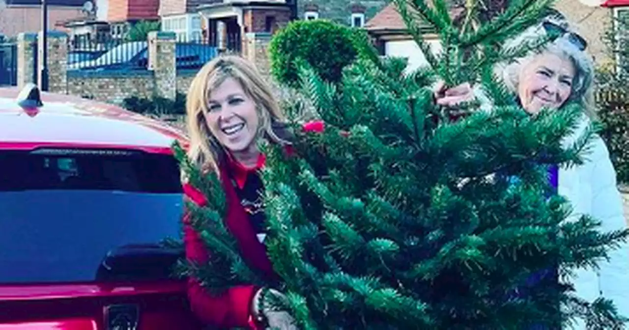 Kate Garraway 'frazzled' as she squeezes 6ft Christmas tree into her car boot