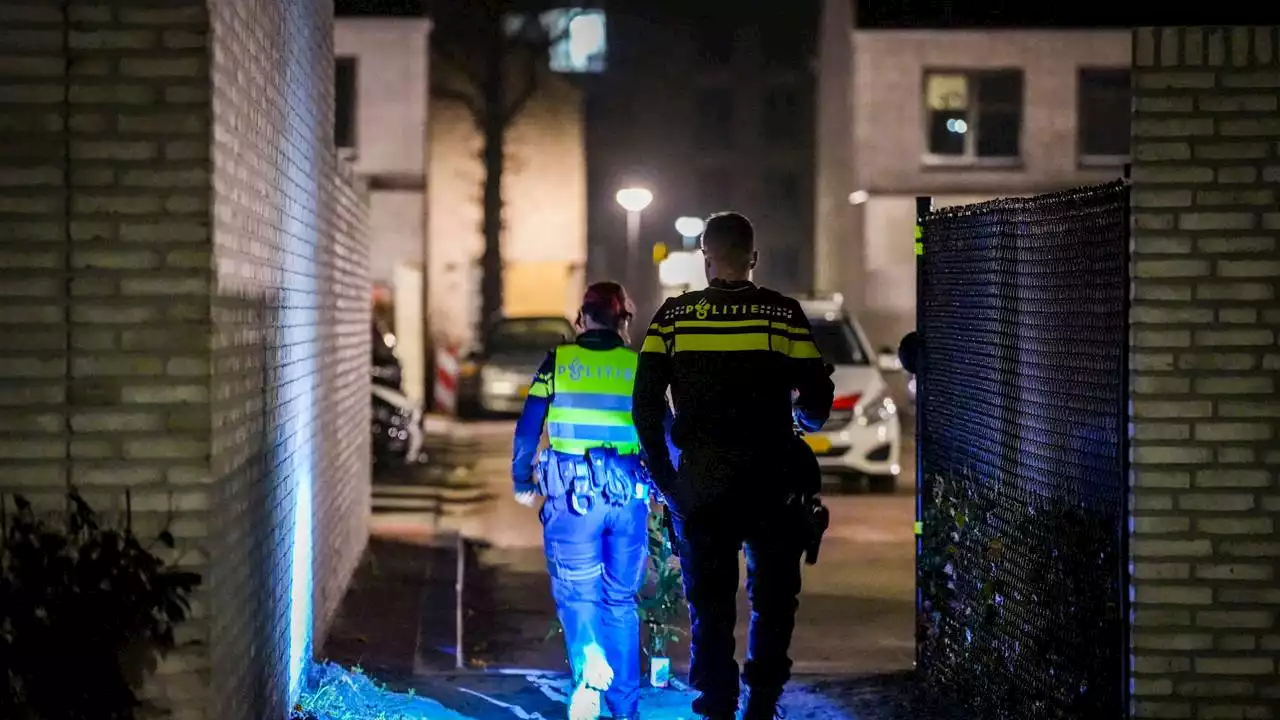 Drie overvallers met vuurwapen en messen slaan toe in Nuenen