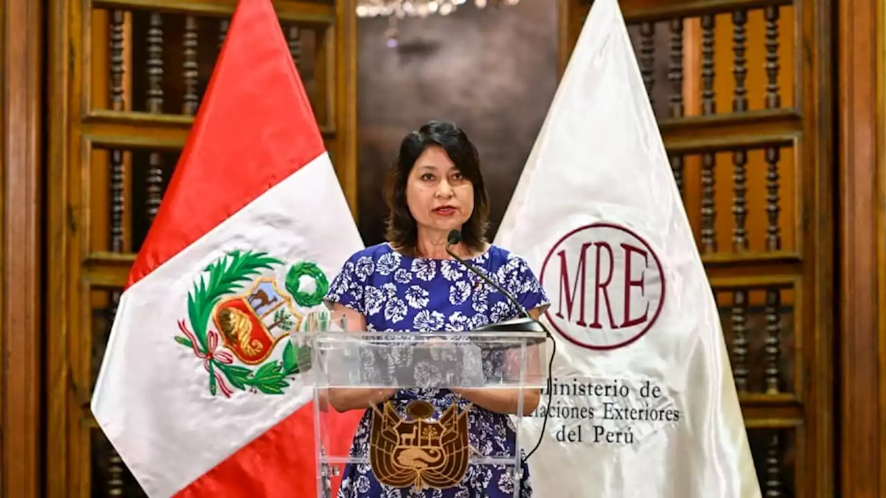 Perú expulsa a embajador de México por respaldo de AMLO a Castillo