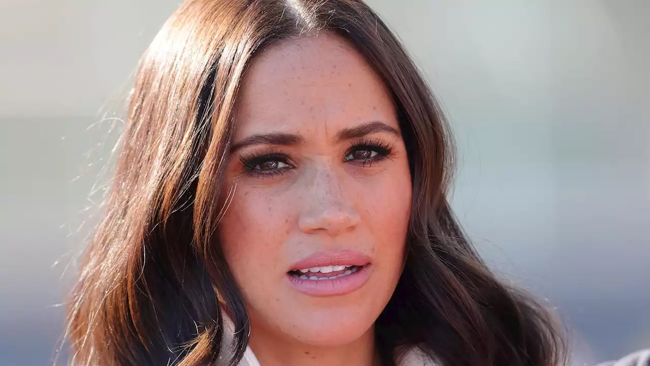 Keine Ahnung vom Hofknicks? 'Suits'-Szene entlarvt Meghan!