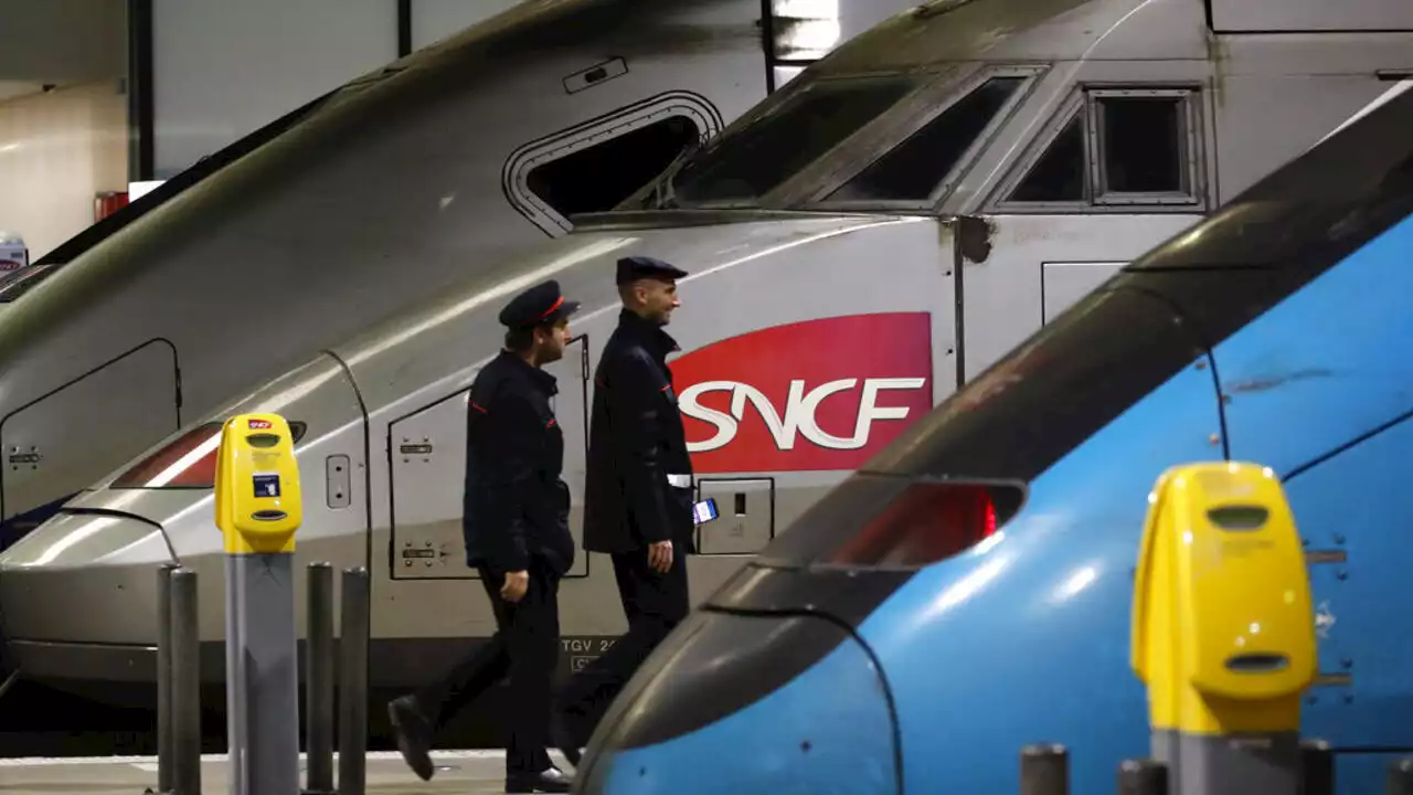 Grève dans les trains à Noël: le gouvernement tance les grévistes, la SNCF s'excuse