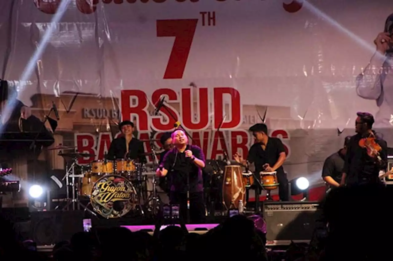 Guyon Waton Goyang Ribuan Penonton di Konser HUT ke-7 RSUD Bagas Waras Klaten