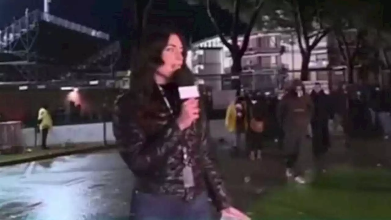 Condenan a un hincha que manoseó a una periodista en una transmisión en vivo