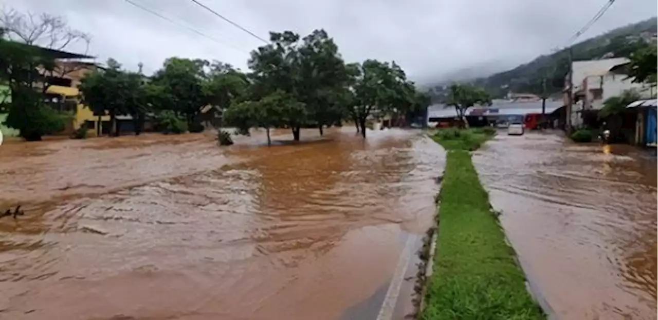 Defesa Civil emite alerta de chuvas fortes em 5 estados