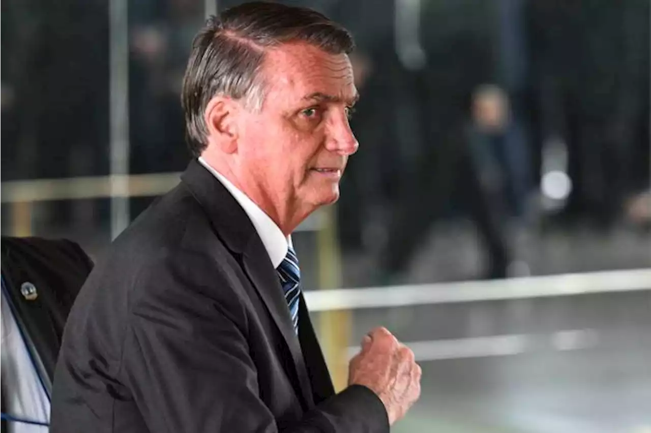 Após ameaças, Bolsonaro renova concessão da TV Globo | VEJA Gente