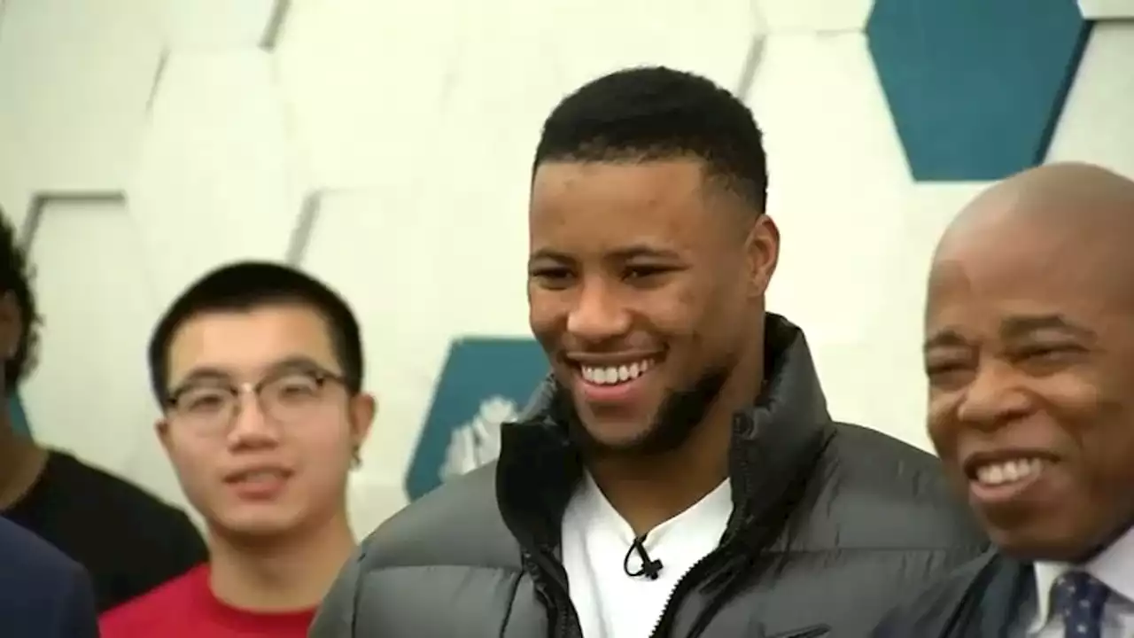 New York Giant Saquon Barkley spreads holiday cheer to families in transitional housing