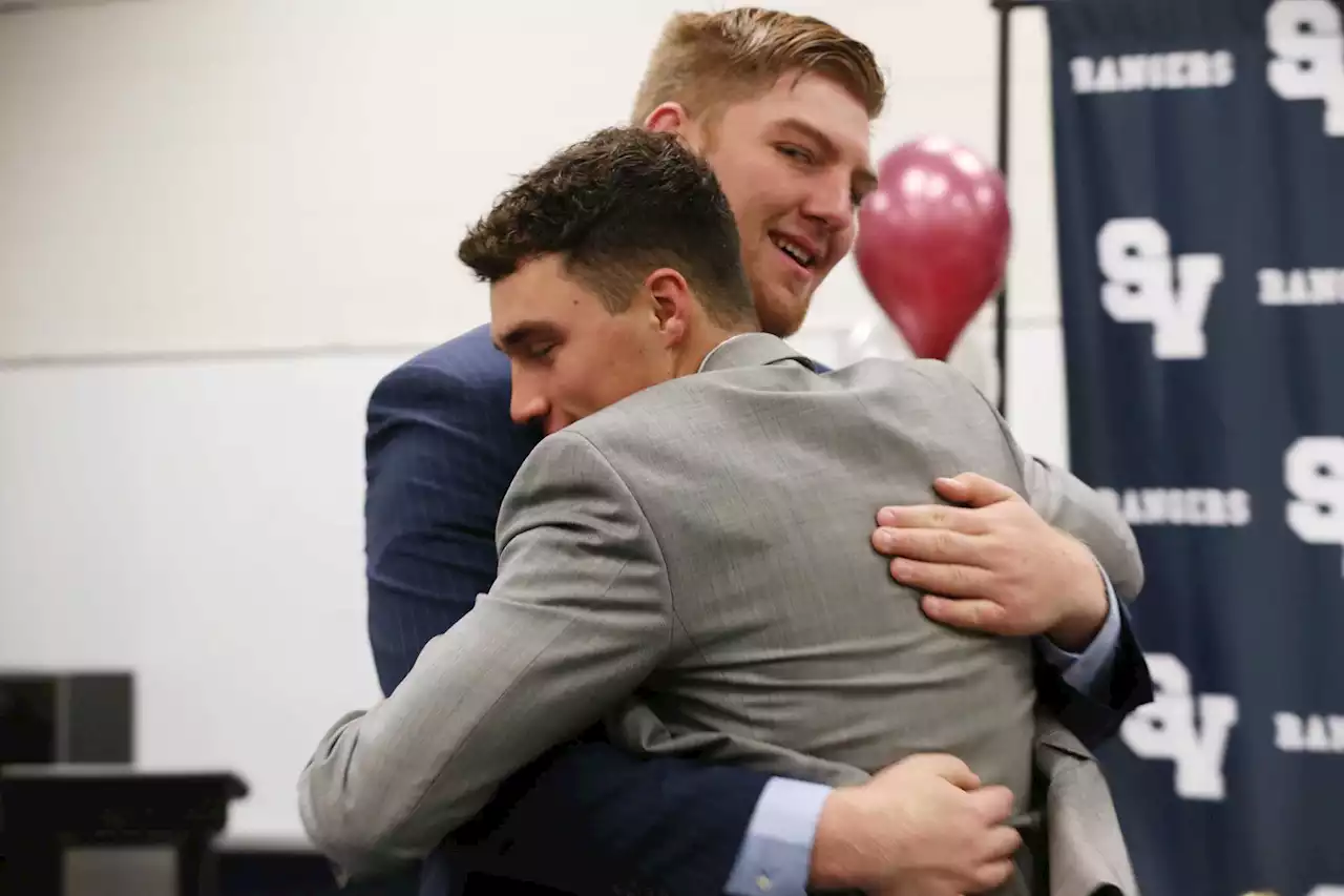 Smithson Valley’s Colton Thomasson, Gavin Woods sign with Texas A&M, Navy