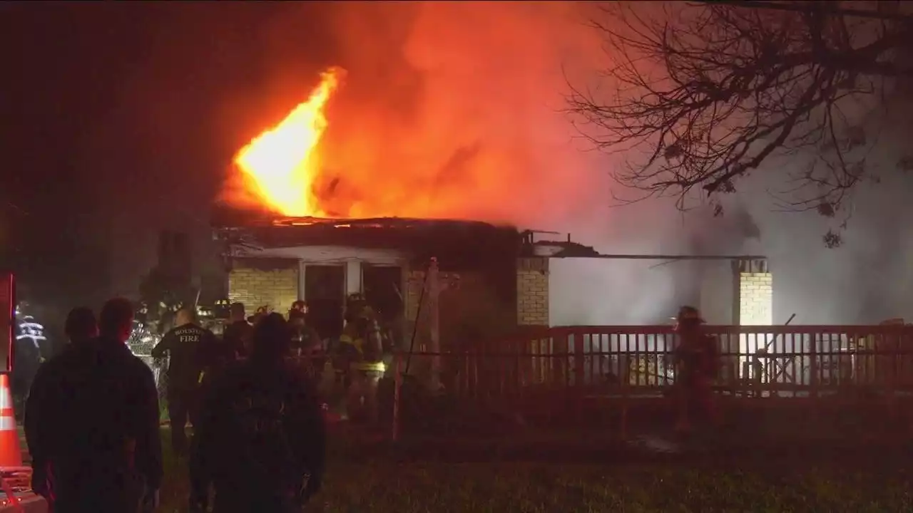 2 dead in Houston house fire