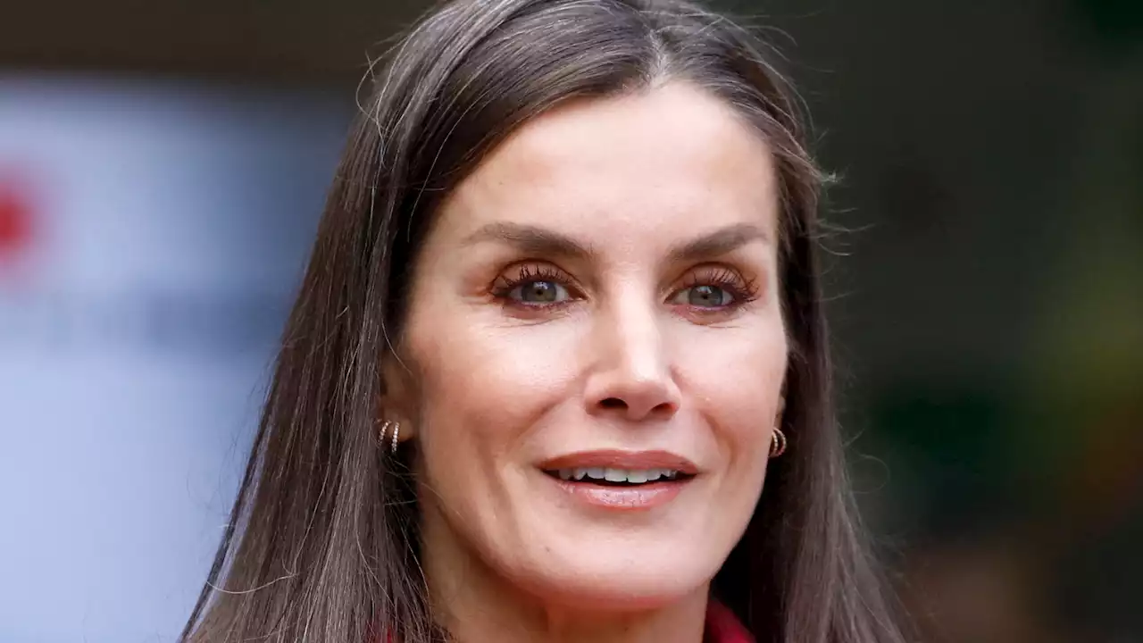 Letizia d'Espagne (50 ans) : éclatante, elle adopte la couleur tendance qui fait rajeunir comme par magie !