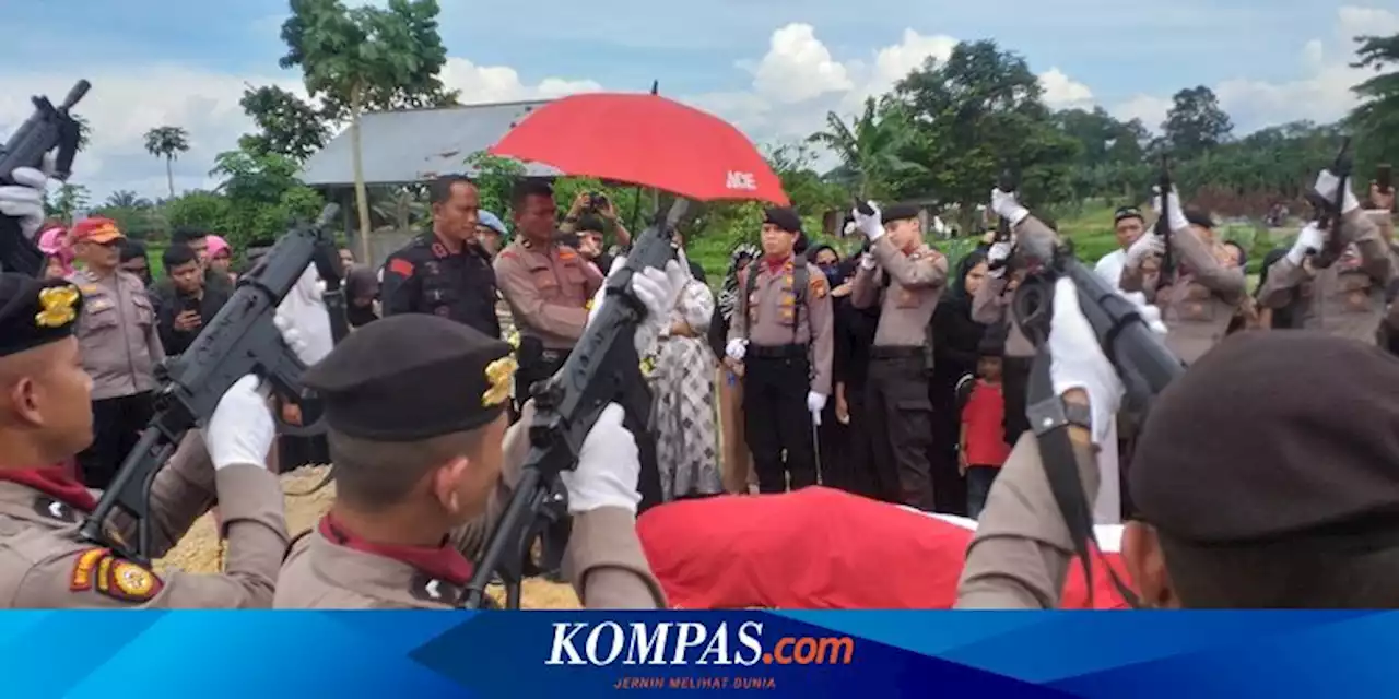 Tangisan Iringi Pemakaman Aiptu Ruslan, Polisi yang Tewas Ditikam Bawahannya di SPN Polda Riau