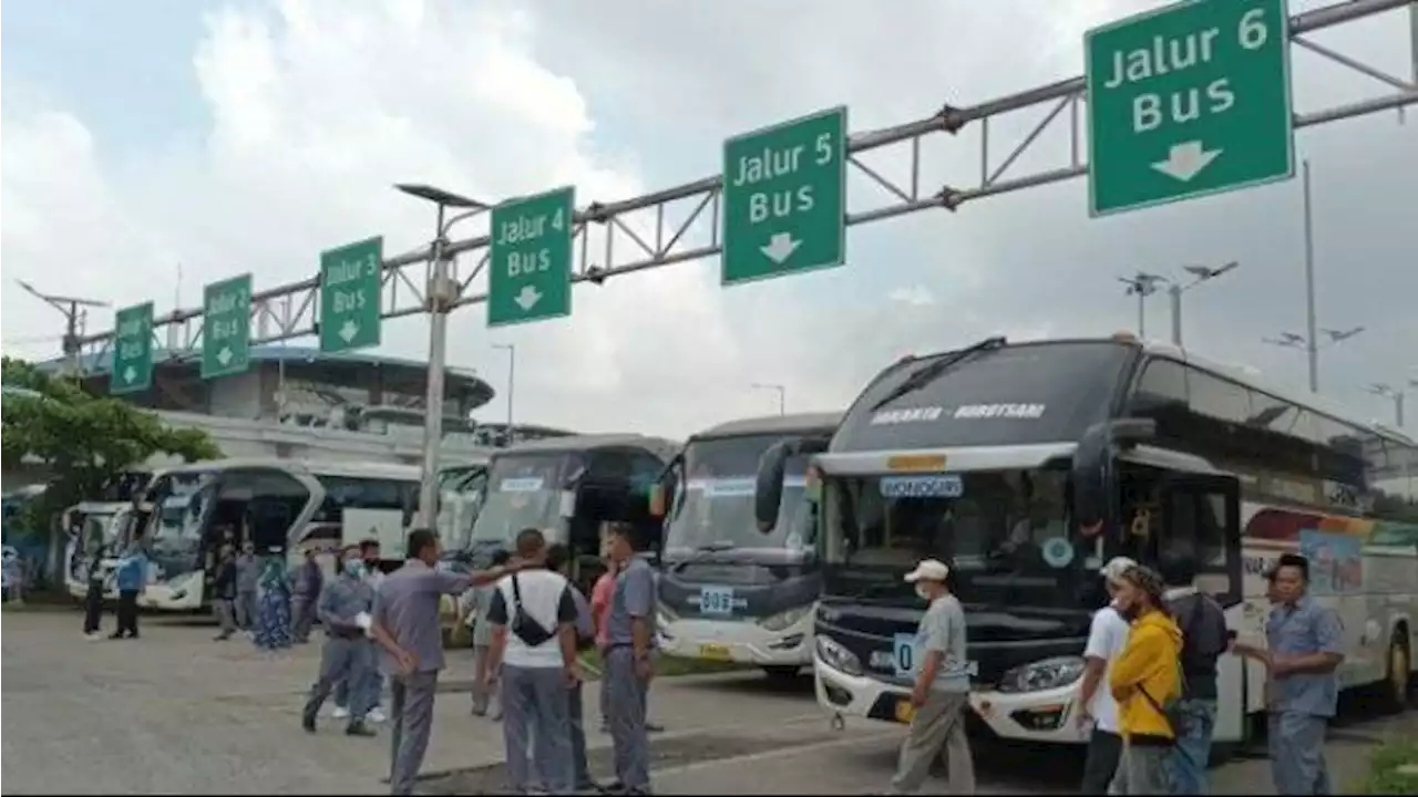 Jelang Libur Nataru, Harga Tiket Bus AKAP di Terminal Pulogebang Naik 30 Persen