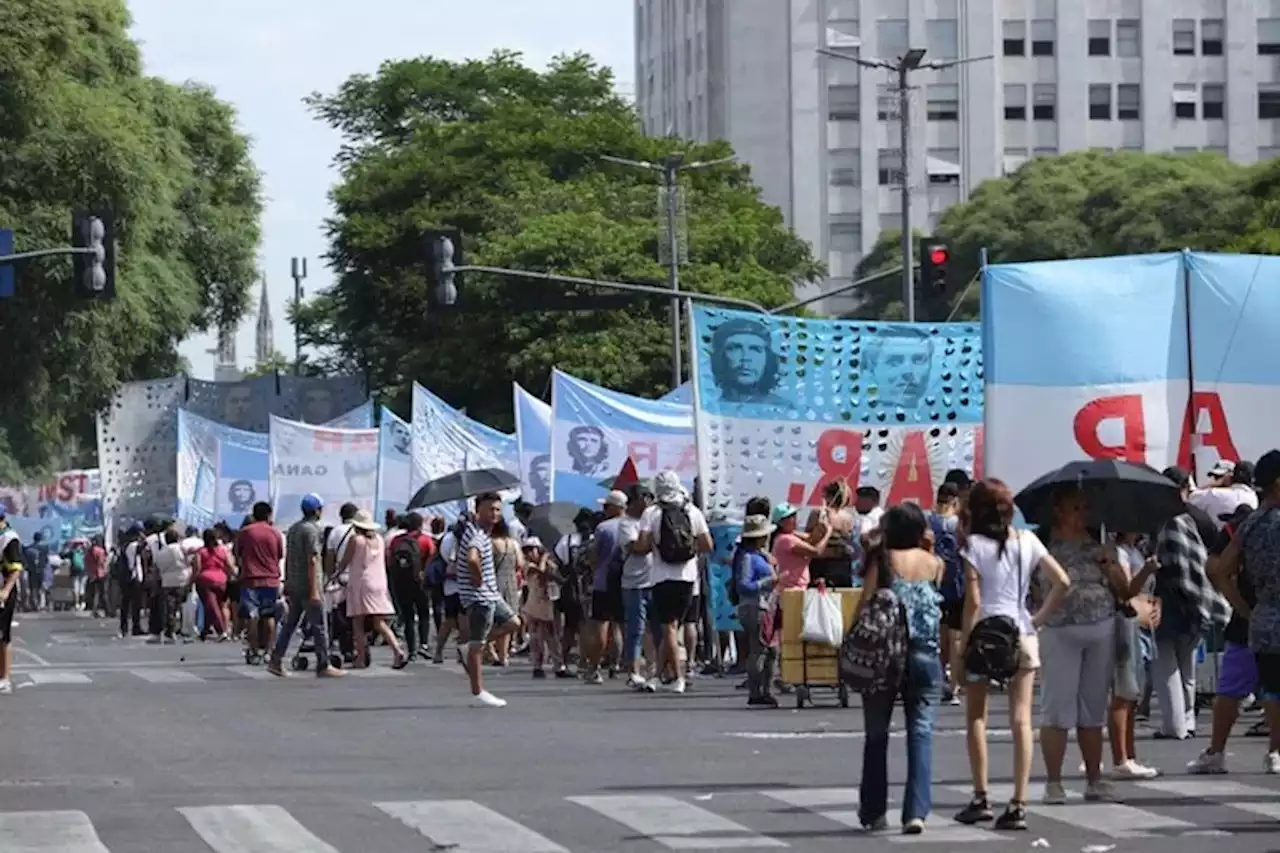 Los piqueteros adaptaron el himno del Mundial: ahora es contra el ajuste y Tolosa Paz