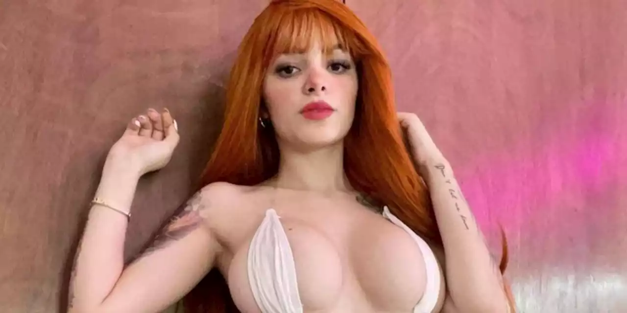 Karely Ruiz le da besos en la boca a sus fans en la calle y hasta les bailó como en TikTok (VIDEO)