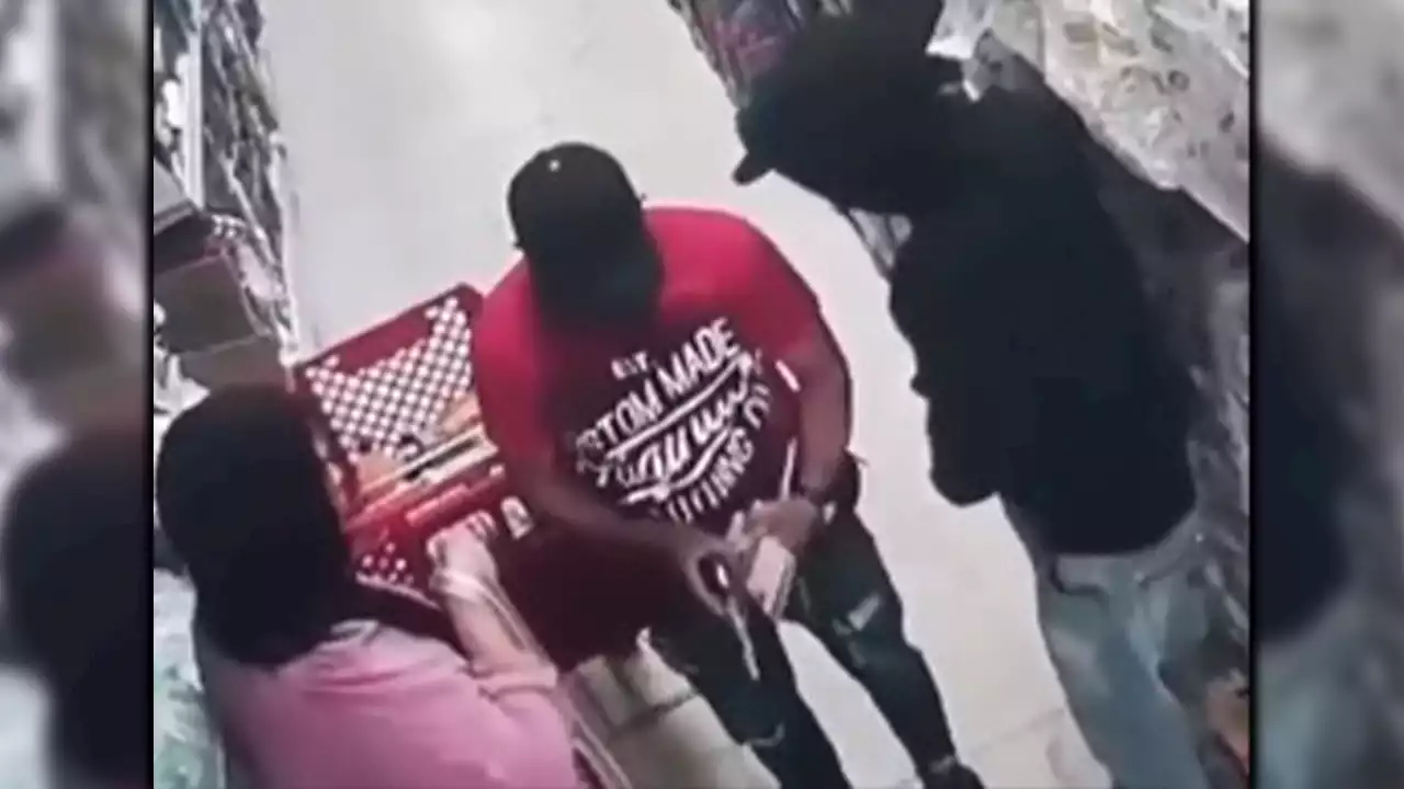 [VIDEO] Atracaron a una mujer dentro de un reconocido supermercado | Minuto30